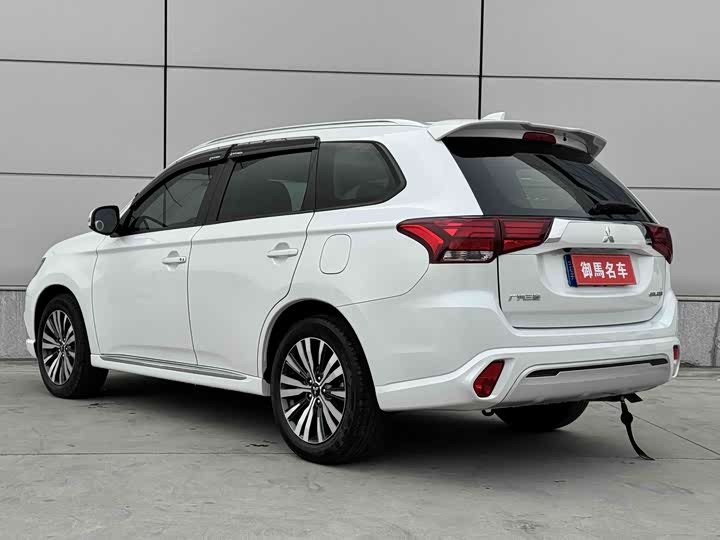 Фото 6 - Mitsubishi Outlander