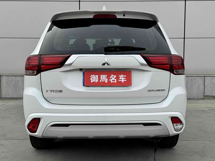 Фото 7 - Mitsubishi Outlander