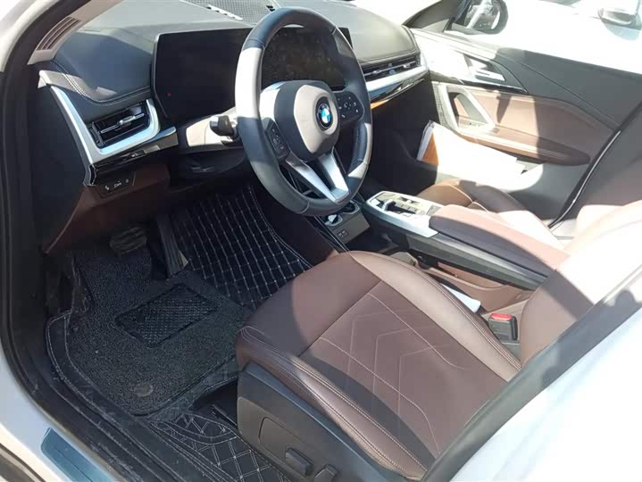 Фото 9 - BMW X1