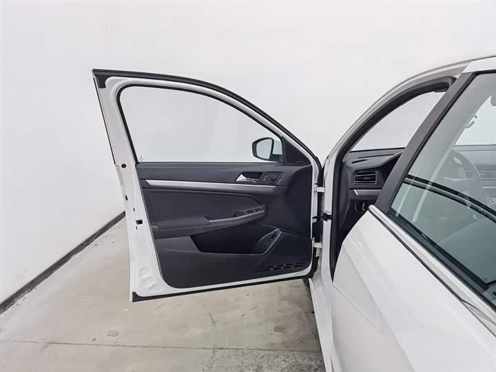 Фото 8 - Volkswagen Lavida