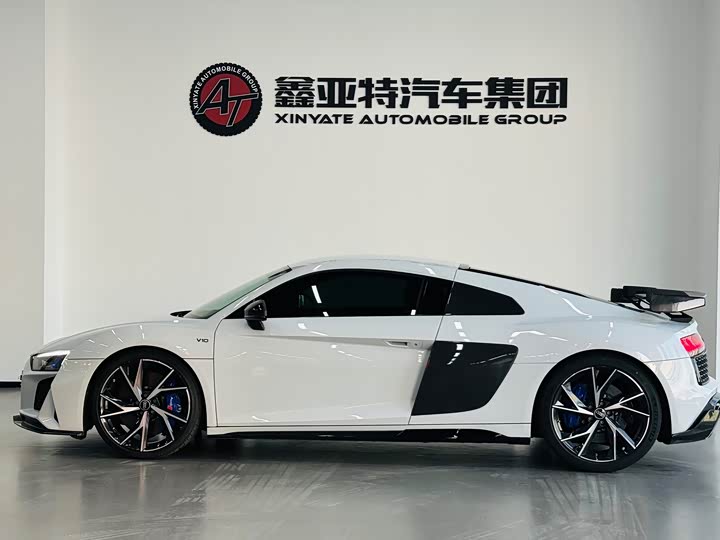 Фото 3 - Audi R8