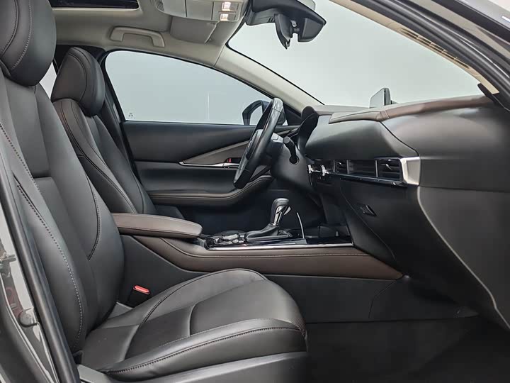 Фото 9 - Mazda CX-30