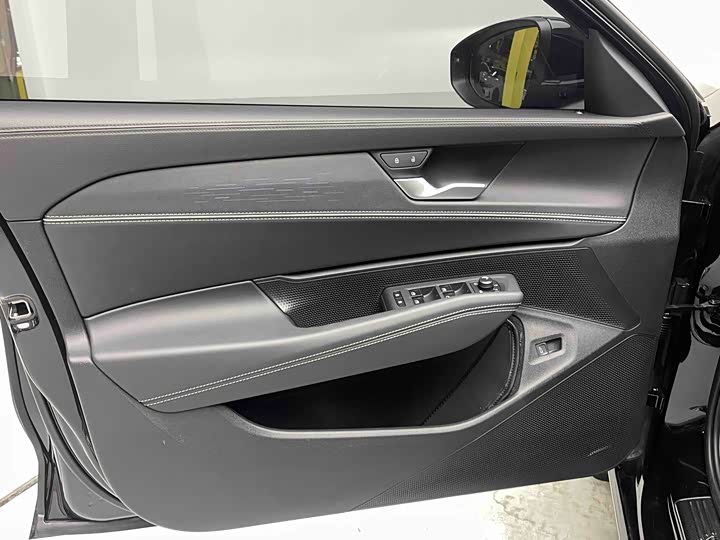 Фото 8 - Volkswagen Passat