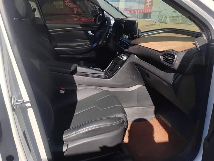 Фото 8 - Hyundai Santa Fe