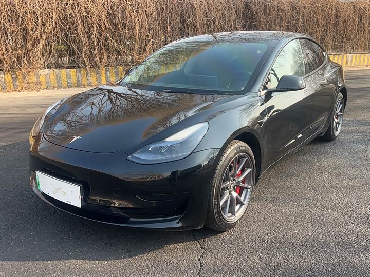 Фото 1 - Tesla Model 3