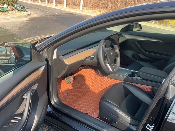 Фото 8 - Tesla Model 3