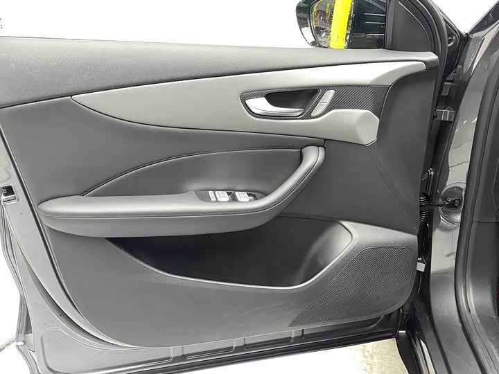 Фото 8 - MG Motor ES5