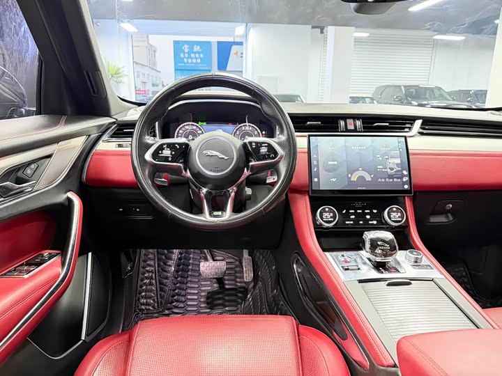 Фото 7 - Jaguar F-Pace