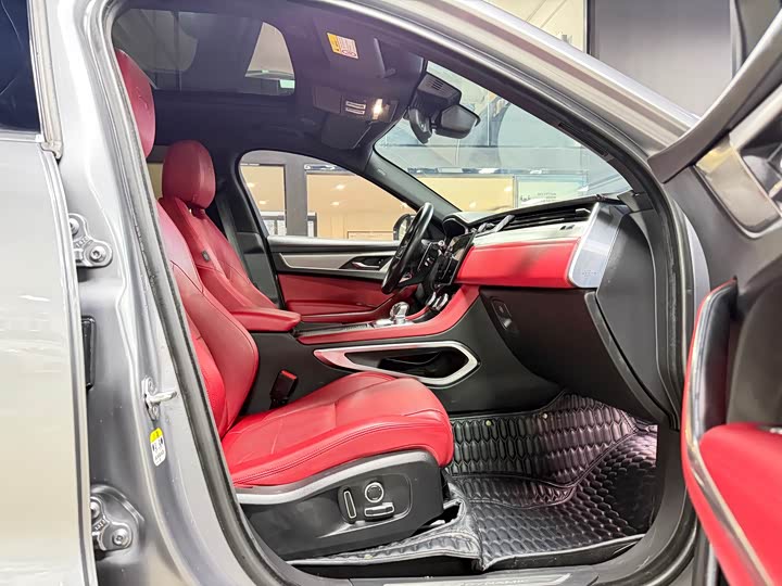 Фото 9 - Jaguar F-Pace