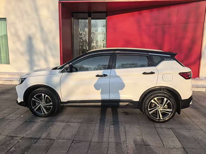 Фото 4 - Geely Coolray