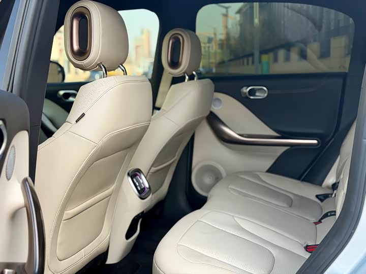 Фото 9 - Smart #1