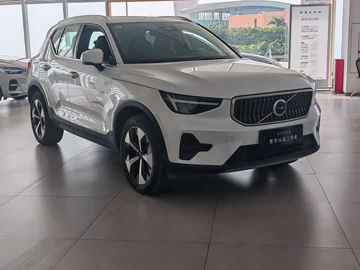 Фото 3 - Volvo XC40