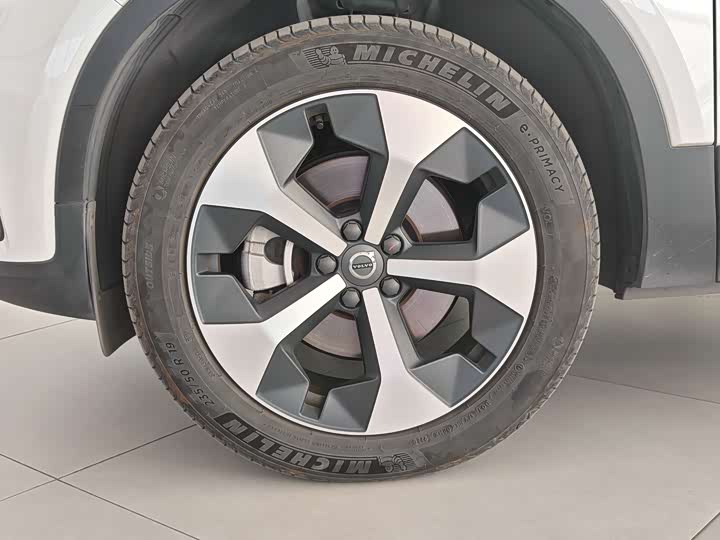 Фото 5 - Volvo XC40