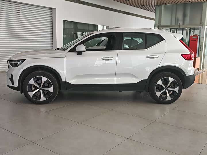 Фото 6 - Volvo XC40