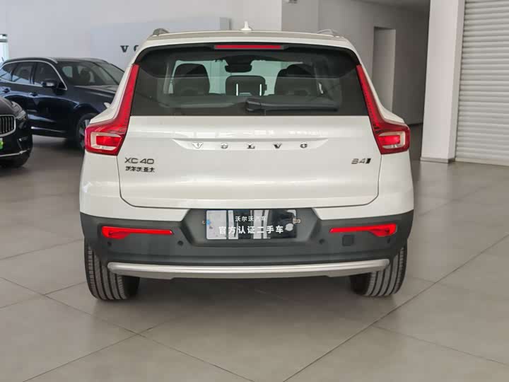 Фото 7 - Volvo XC40