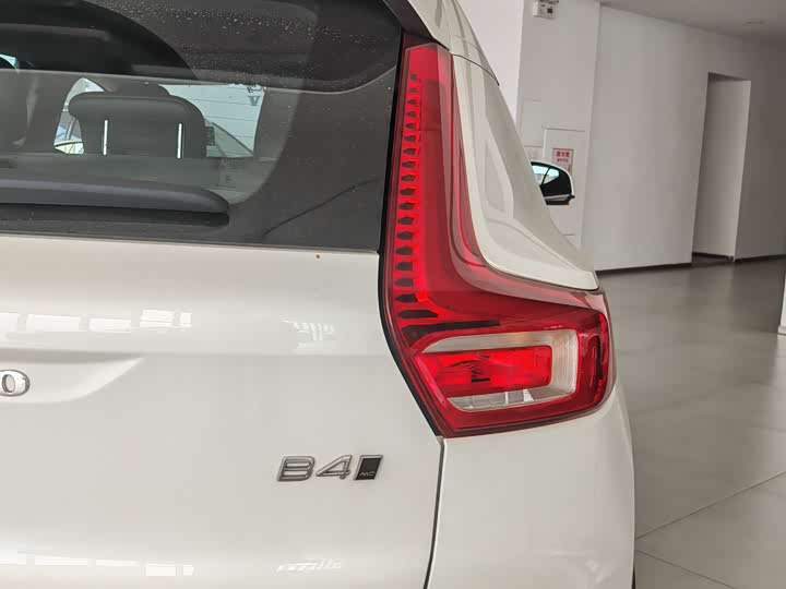 Фото 9 - Volvo XC40