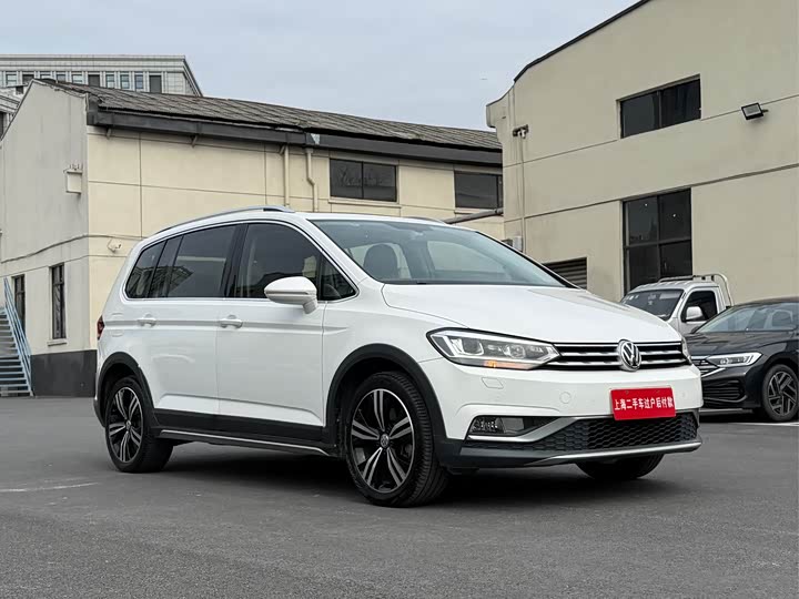 Фото 3 - Volkswagen Touran L