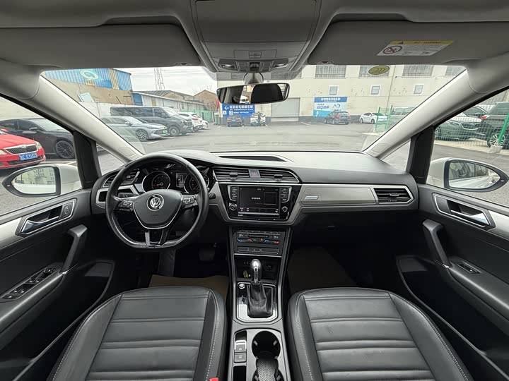 Фото 4 - Volkswagen Touran L