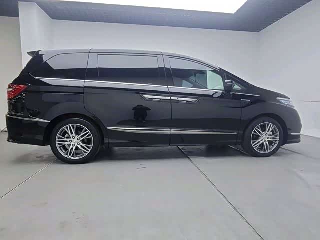 Фото 2 - Honda Elysion