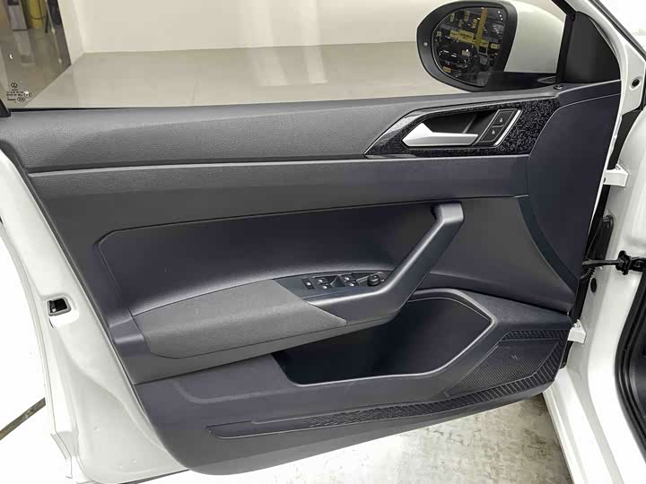 Фото 8 - Volkswagen Lavida