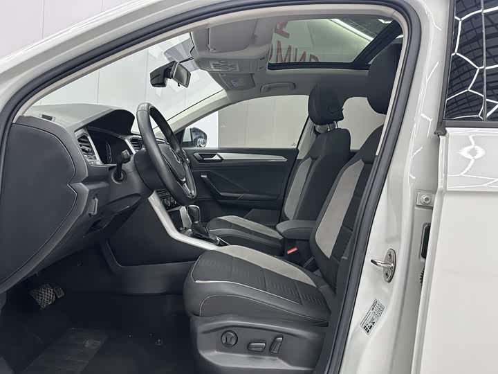 Фото 4 - Volkswagen T-Roc