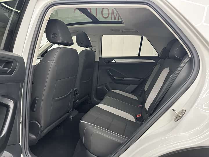 Фото 5 - Volkswagen T-Roc