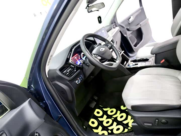 Photo 5 - Ford Escape