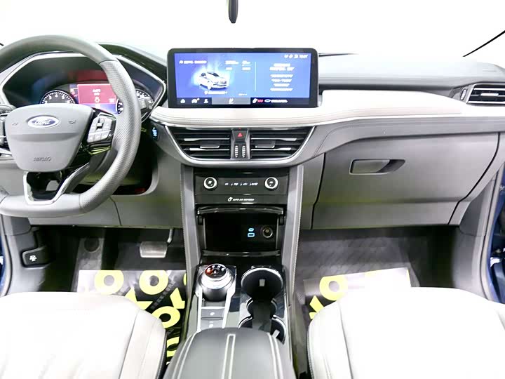 Photo 6 - Ford Escape