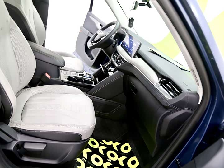 Photo 7 - Ford Escape