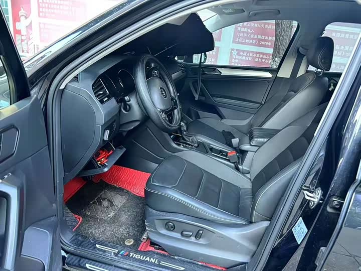 Фото 2 - Volkswagen Tiguan L Pro