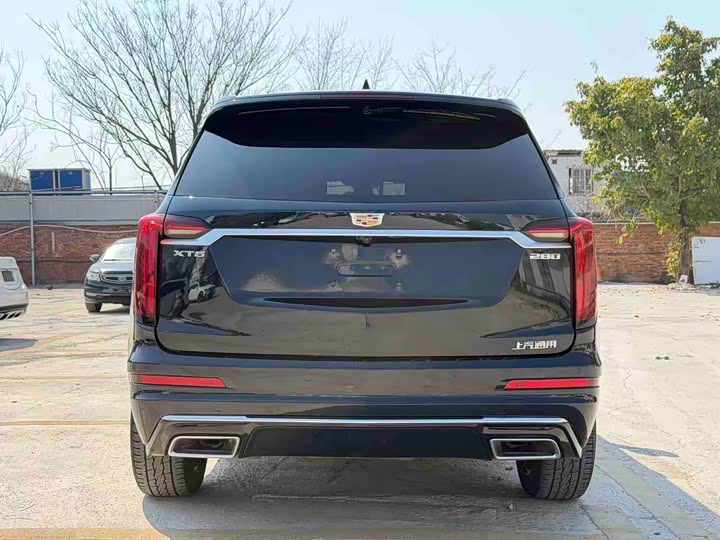 Фото 8 - Cadillac XT6