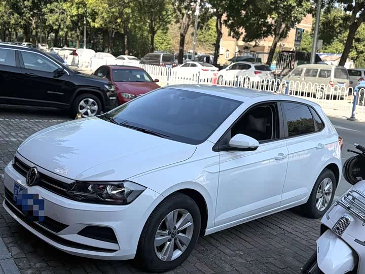 Фото 1 - Volkswagen Polo