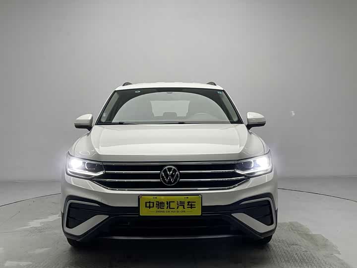 Фото 2 - Volkswagen Tiguan L Pro