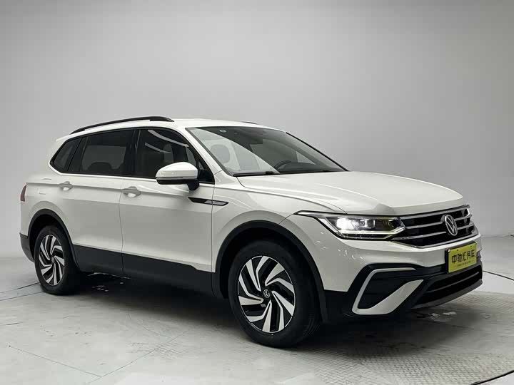 Фото 3 - Volkswagen Tiguan L Pro