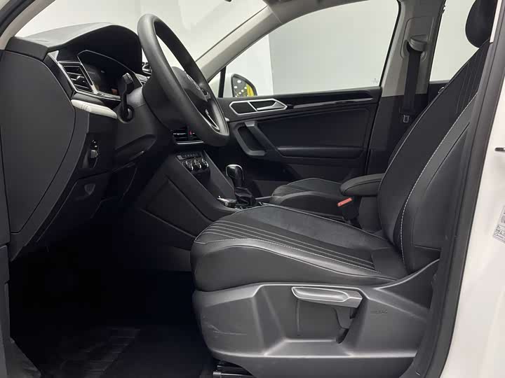 Фото 7 - Volkswagen Tiguan L Pro