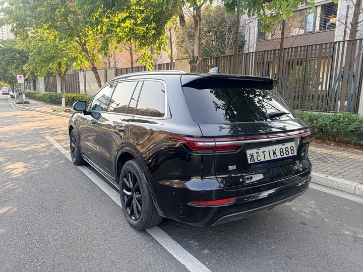 Фото 8 - LiXiang One