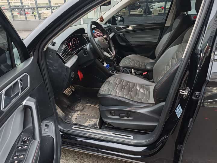 Фото 3 - Volkswagen Tiguan X