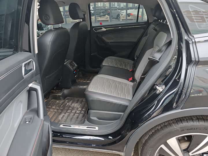 Фото 4 - Volkswagen Tiguan X