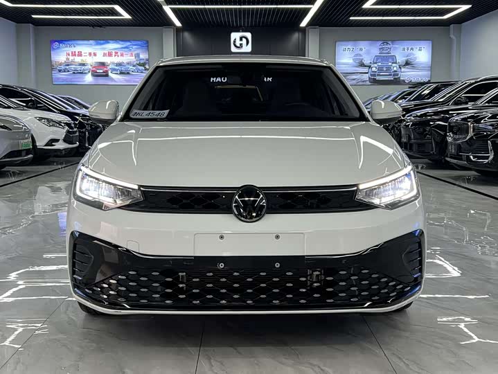 Photo 1 - Volkswagen Lavida