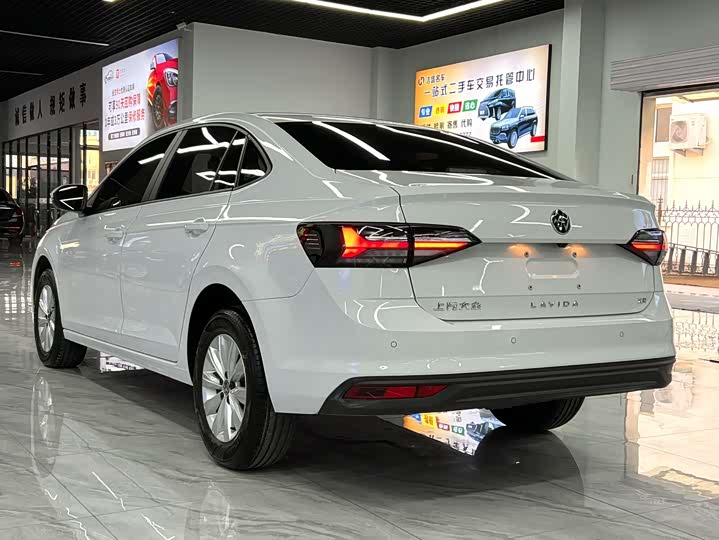 Photo 2 - Volkswagen Lavida