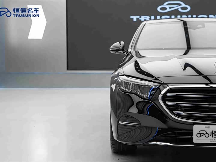 Photo 8 - Mercedes-Benz E-Class