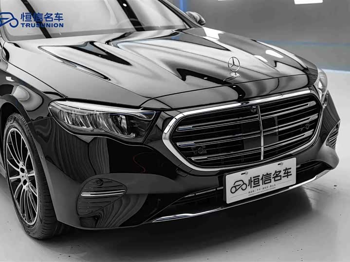 Photo 9 - Mercedes-Benz E-Class