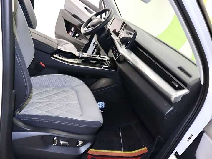 Фото 8 - Volkswagen Tavendor