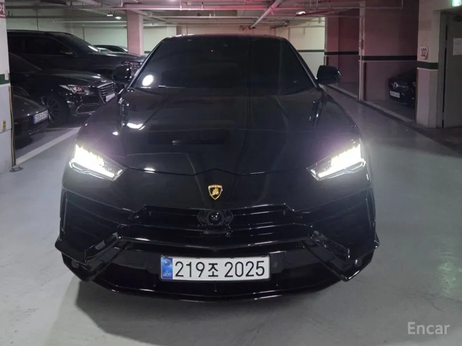 Фото 1 - Lamborghini Urus