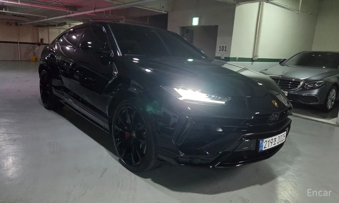 Фото 2 - Lamborghini Urus