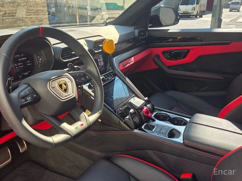 Фото 20 - Lamborghini Urus