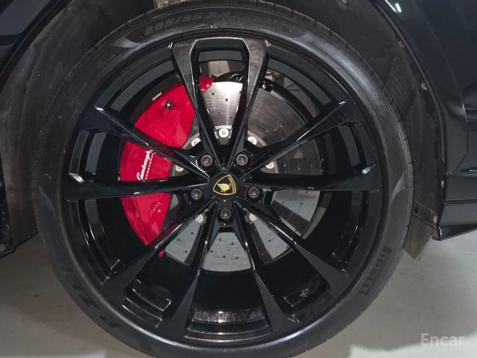 Фото 4 - Lamborghini Urus