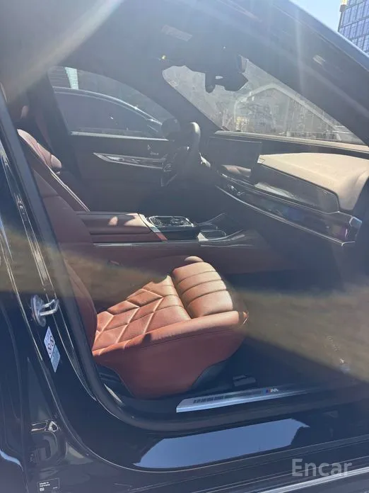 Фото 12 - BMW i7