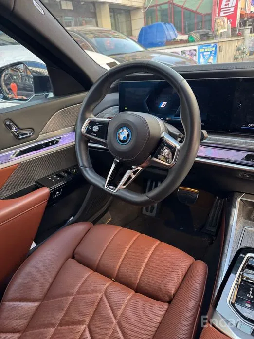 Фото 14 - BMW i7