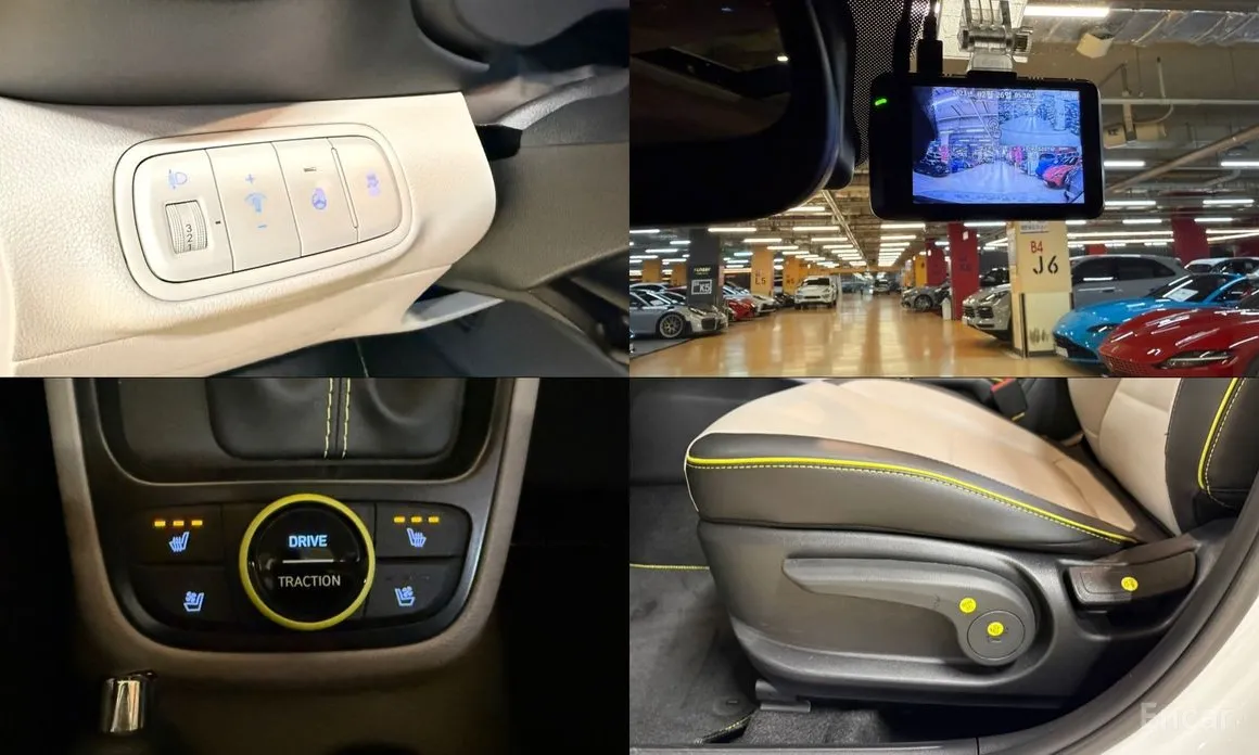 Photo 15 - Hyundai Venue